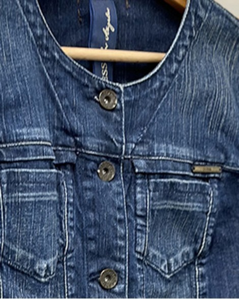 Bunda dámská Guess džínová s aplikacemi